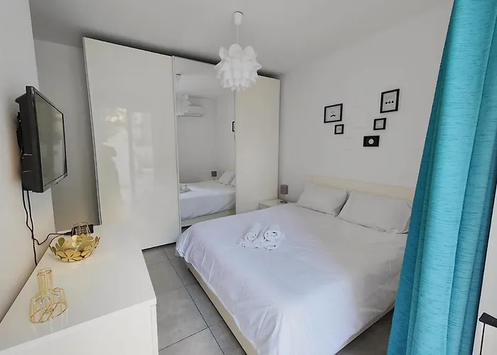 ゲストハウス Large Near Valletta & Seafront 4*