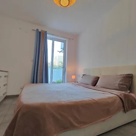 Large Near Valletta & Seafront 4* Pietà