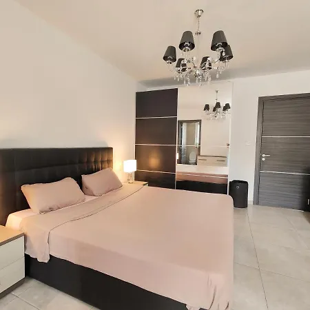 Large Near Valletta & Seafront Casa de hóspedes 4*
