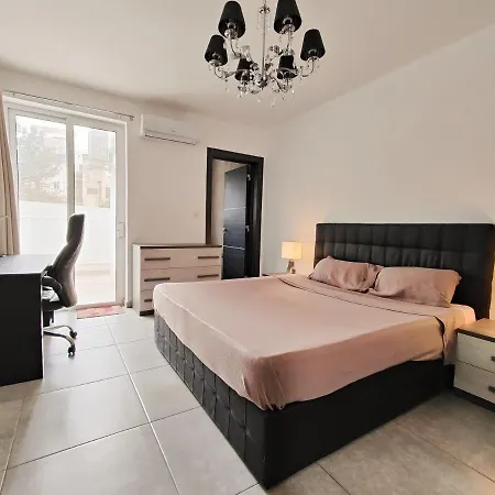 Large Near Valletta & Seafront Guest house