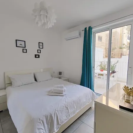 Large Near Valletta & Seafront 4* Pietà