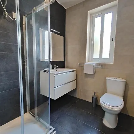 Large Near Valletta & Seafront 4* Pietà