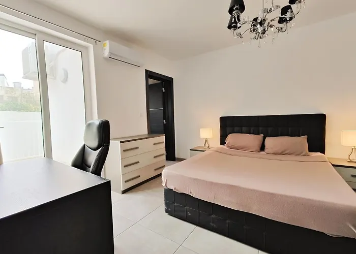 Guest house Large Near Valletta & Seafront 4*