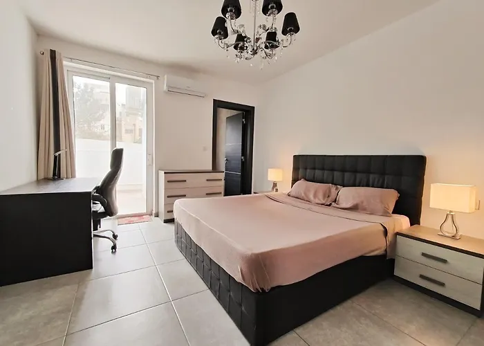 Large Near Valletta & Seafront Guest house