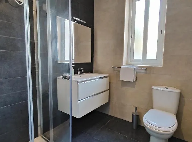 Large Near Valletta & Seafront 4* Pieta